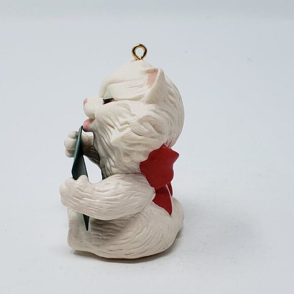 1990 Hallmark Friendship Kitten Handcrafted Keepsake Holiday Christmas Ornament. - Picture 3 of 12